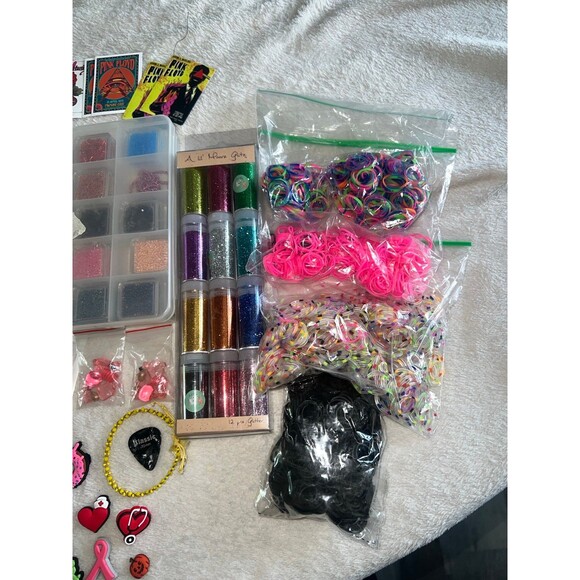 Lot of misc crafts - lots of beads & glitter - Picture 2 of 6